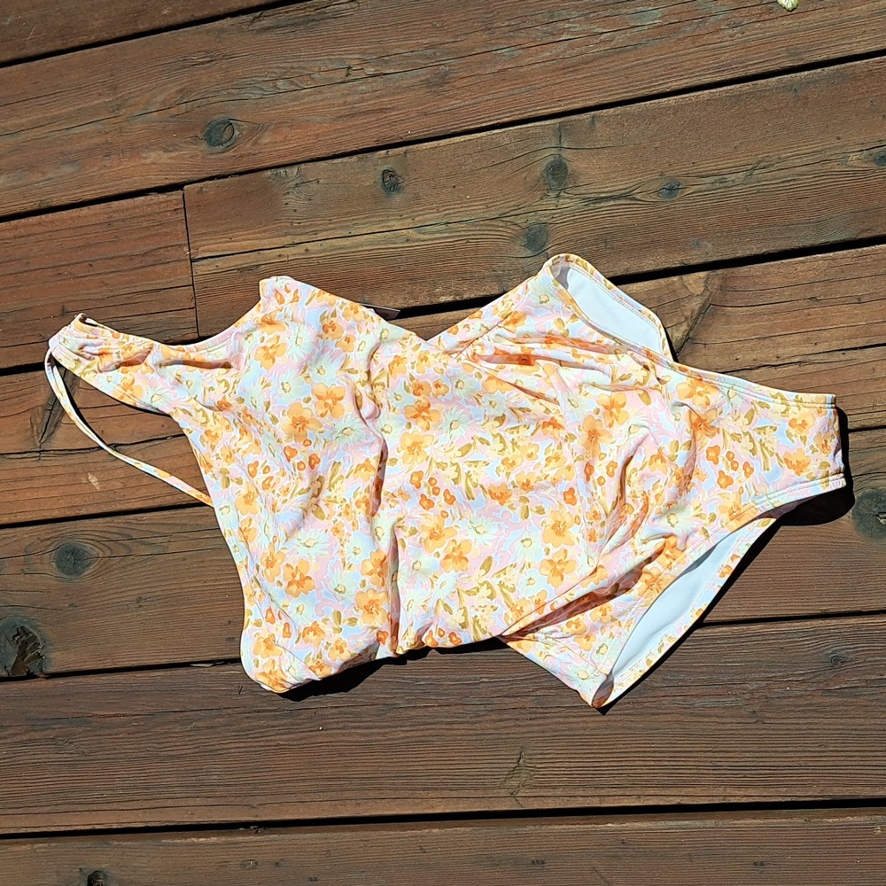 KONA SOL WOMAN'S SWIMSUIT ONE PIECE. SIZE MEDIUM.